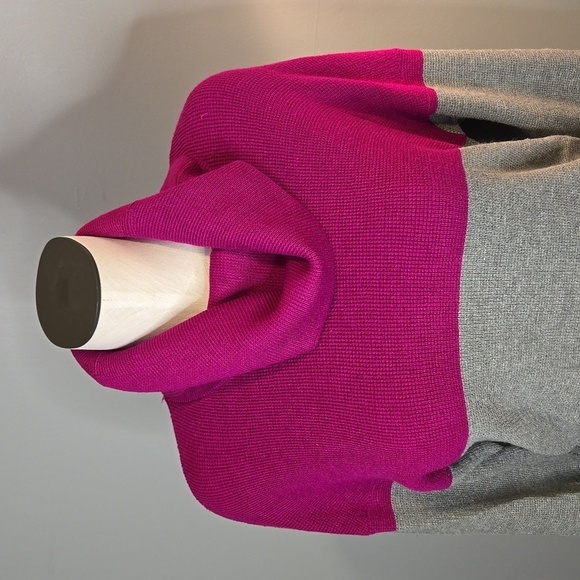 Cyrus Pink and Gray Oversized  Stretchy Colorblock Cowlneck Sweater - Size XS - Picture 3 of 9